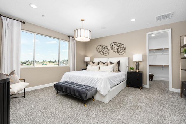 330 N Vista Ave, Fowler, CA 93625