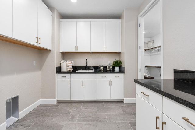 330 N Vista Ave, Fowler, CA 93625