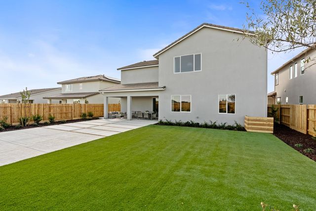 330 N Vista Ave, Fowler, CA 93625