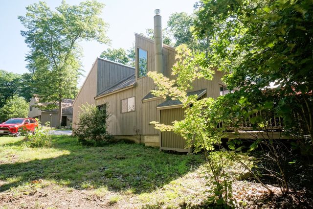 168 Coburn Woods Avenue, Nashua, NH 03063