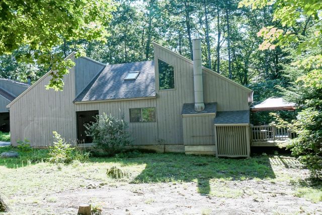 168 Coburn Woods Avenue, Nashua, NH 03063