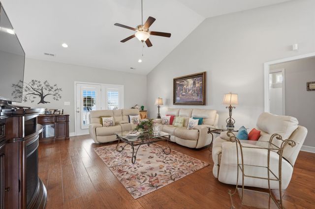 4101 Ridgewood Dr., Conway, SC 29526