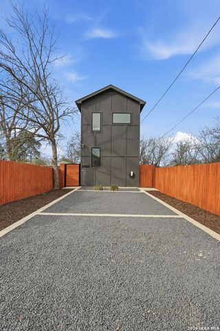 1641 N Center St, San Antonio, TX 78202