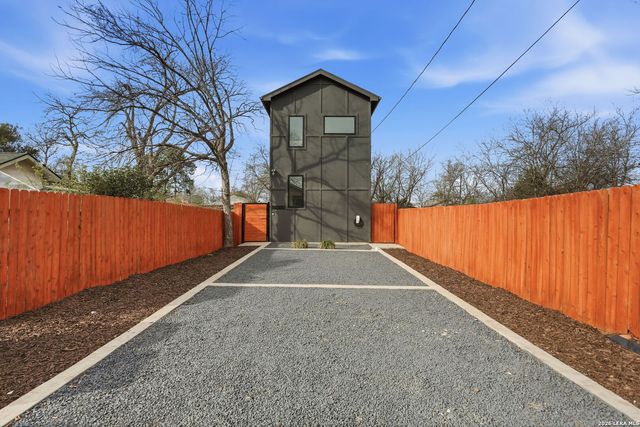 1641 N Center St, San Antonio, TX 78202