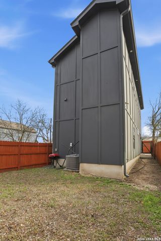 1641 N Center St, San Antonio, TX 78202