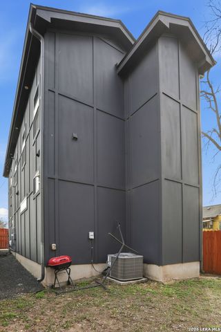 1641 N Center St, San Antonio, TX 78202