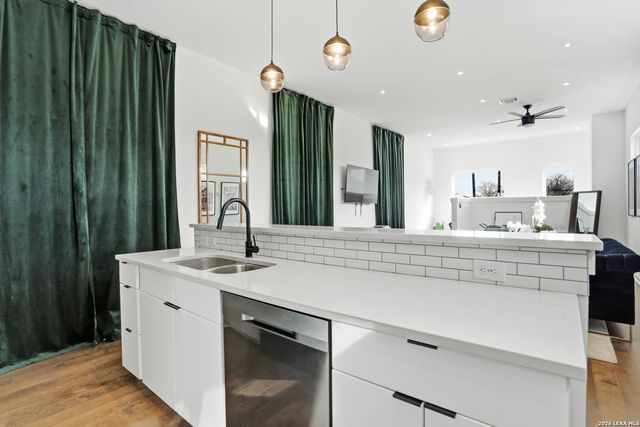 1641 N Center St, San Antonio, TX 78202