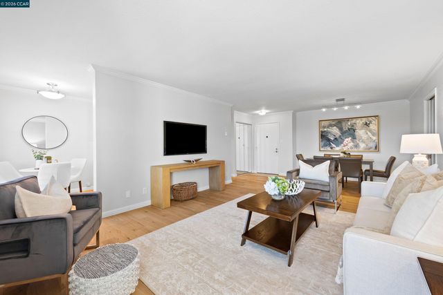 1111 Compass Ln 105, Foster City, CA 94404