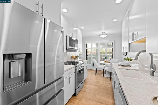 1111 Compass Ln 105, Foster City, CA 94404