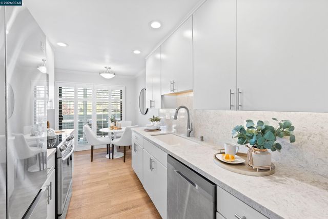 1111 Compass Ln 105, Foster City, CA 94404