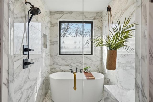 2009 Ridge Tree Drive, Pleasant Hill, MO 64080