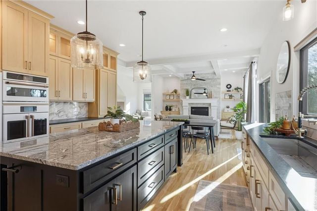 2009 Ridge Tree Drive, Pleasant Hill, MO 64080