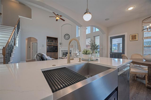 7 Tillamook Court, Spring, TX 77389