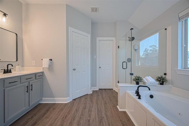 7 Tillamook Court, Spring, TX 77389