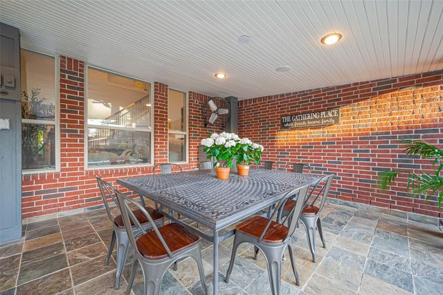 7 Tillamook Court, Spring, TX 77389