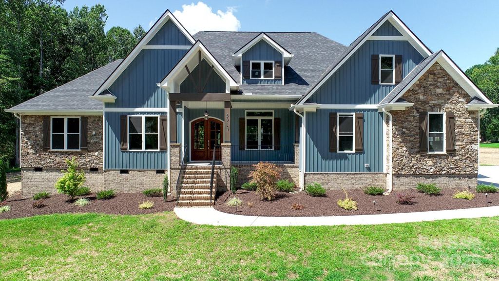 6910 Harvest Glen Drive, Greensboro, NC 27406