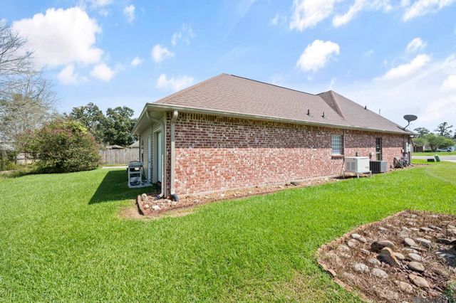 12703 Landon Dr, Walker, LA 70785