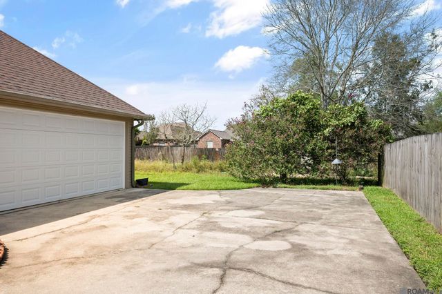12703 Landon Dr, Walker, LA 70785