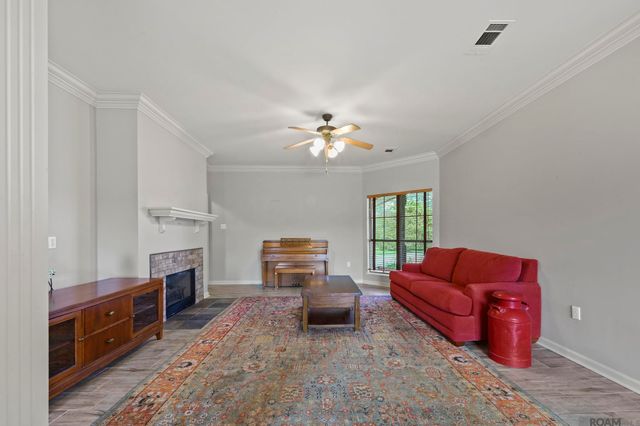 12703 Landon Dr, Walker, LA 70785