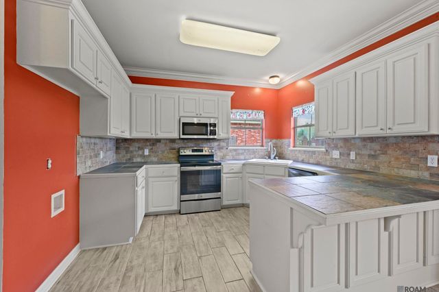12703 Landon Dr, Walker, LA 70785