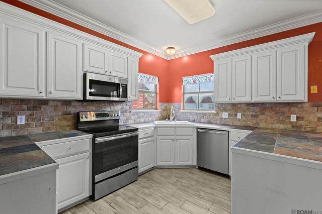 12703 Landon Dr, Walker, LA 70785