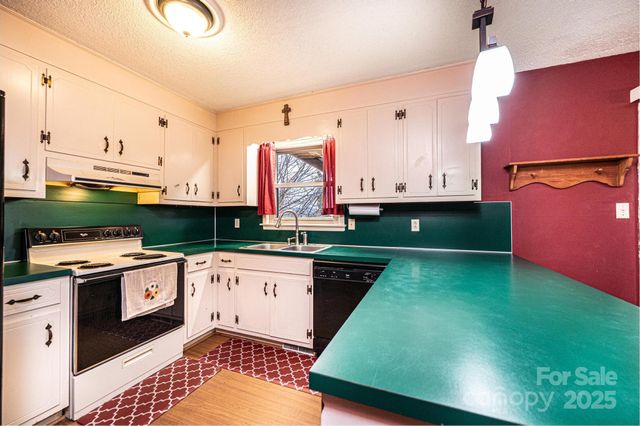 2570 Raintree Street, Connelly Springs, NC 28612