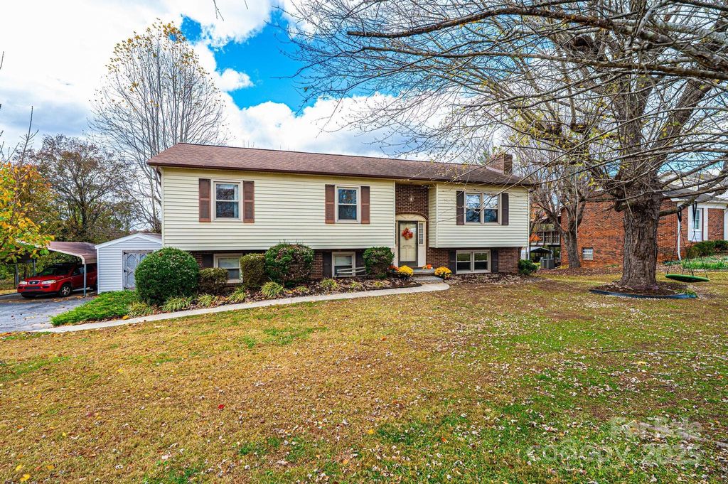 2570 Raintree Street, Connelly Springs, NC 28612