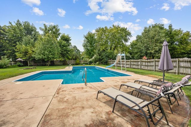 1152 Lexington Lane, Batavia, IL 60510