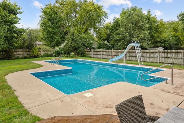 1152 Lexington Lane, Batavia, IL 60510