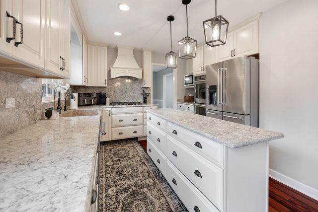 1152 Lexington Lane, Batavia, IL 60510