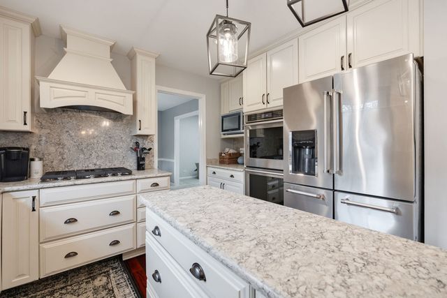 1152 Lexington Lane, Batavia, IL 60510