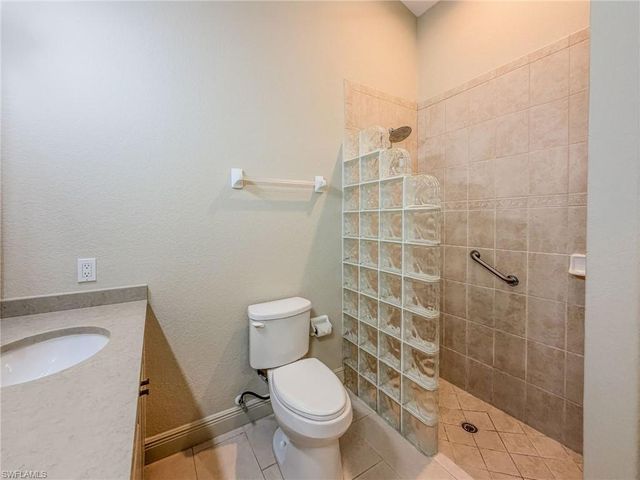 3510 AVION WOODS CT 104, Naples, FL 34104