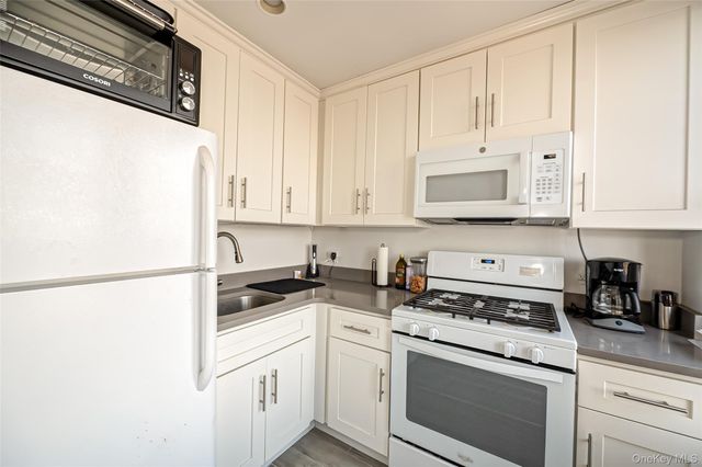310 Riverside Boulevard 3i, Long Beach, NY 11561