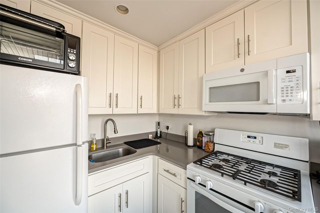 310 Riverside Boulevard 3i, Long Beach, NY 11561