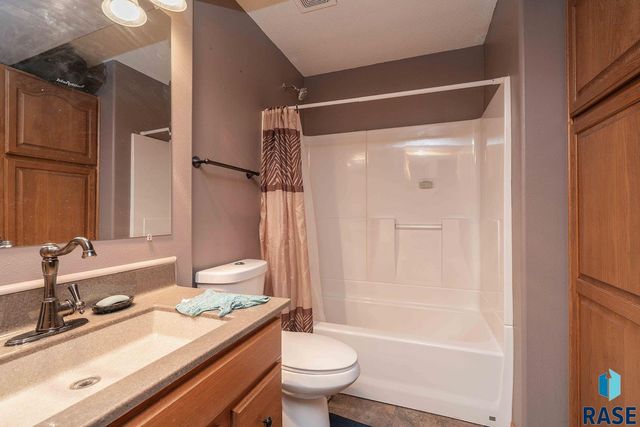 4620 E Hanna Cir Circle, Sioux Falls, SD 57110