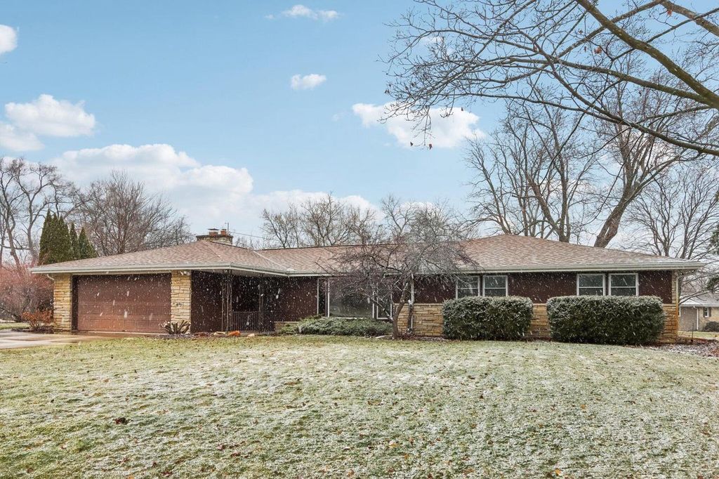 21840 Greendale DRIVE, Waukesha, WI 53186