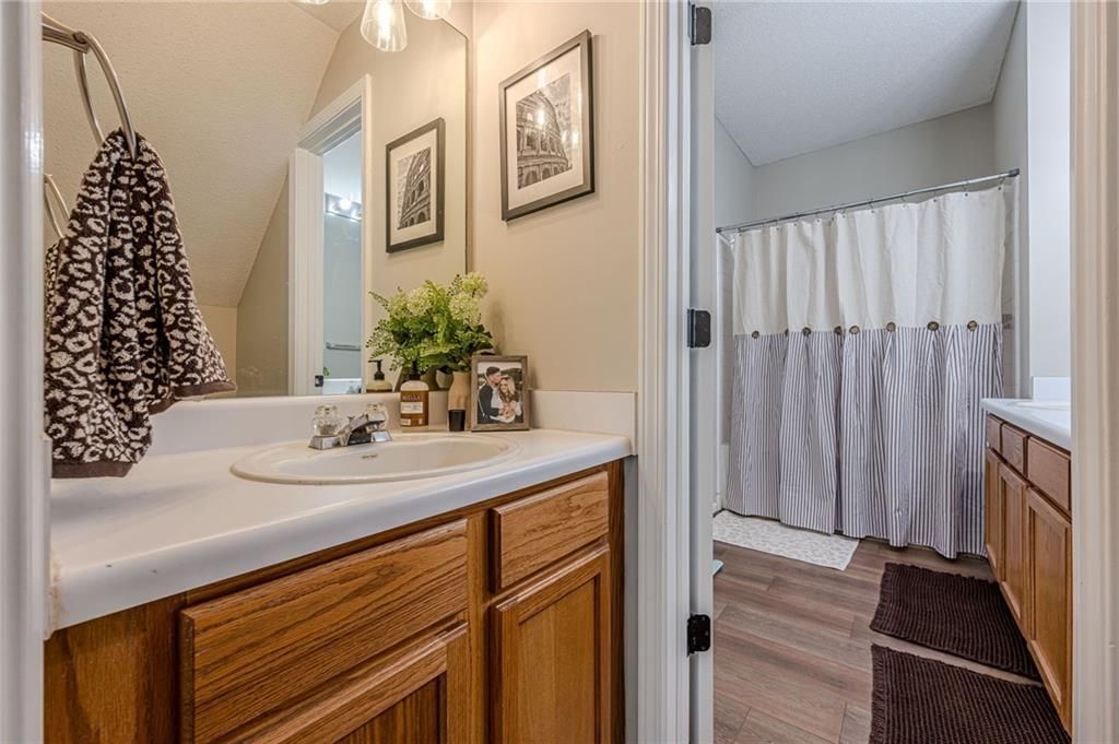 Image 15 of property listing at 1666 Woodsford Road NW, Kennesaw, GA 30152