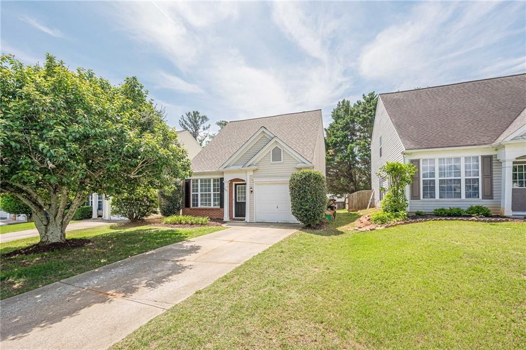 Image 2 of property listing at 1666 Woodsford Road NW, Kennesaw, GA 30152