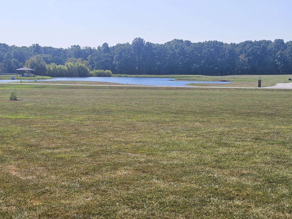 Image 15 of property listing at 15228 E Holland Drive, Mt Vernon, IL 62864