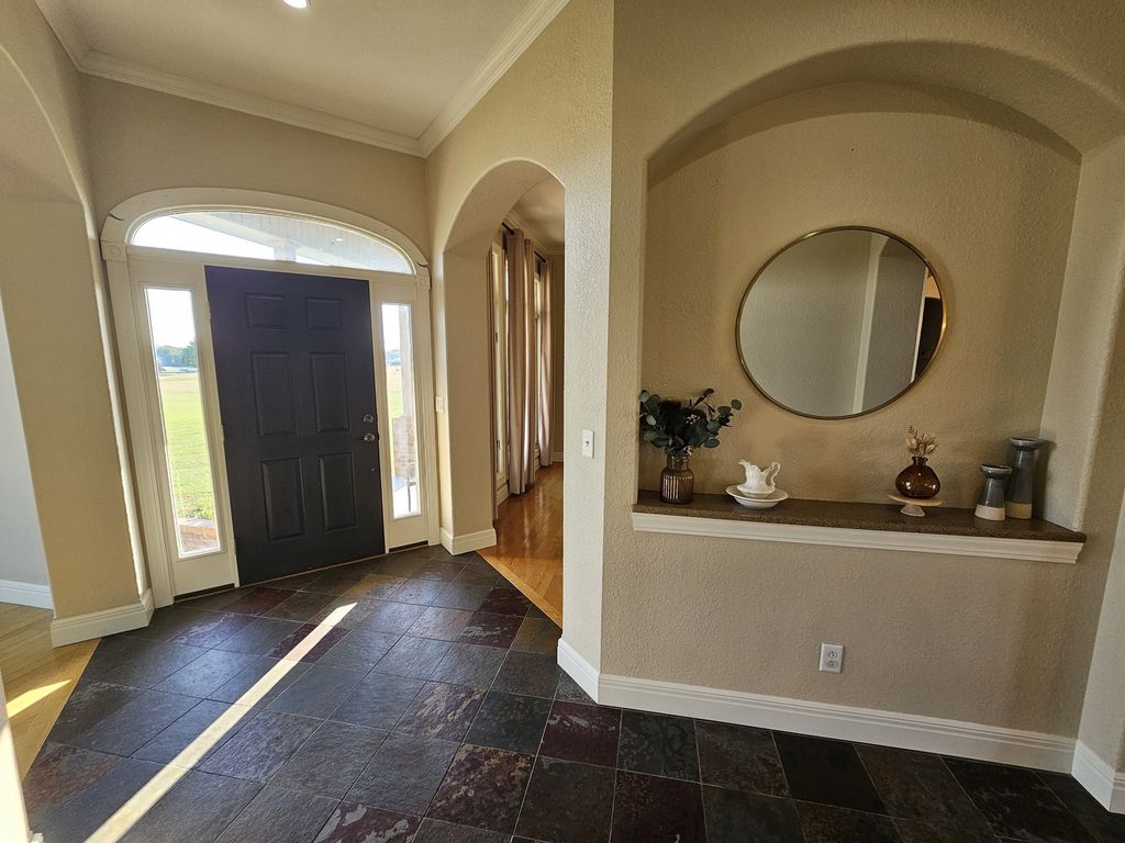 Image 18 of property listing at 15228 E Holland Drive, Mt Vernon, IL 62864