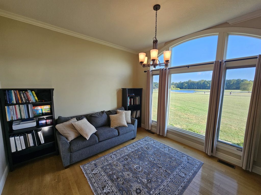 Image 19 of property listing at 15228 E Holland Drive, Mt Vernon, IL 62864