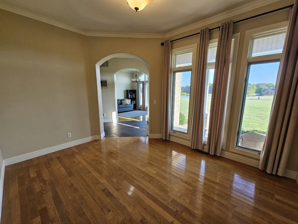 Image 20 of property listing at 15228 E Holland Drive, Mt Vernon, IL 62864
