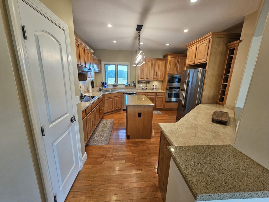 Image 26 of property listing at 15228 E Holland Drive, Mt Vernon, IL 62864