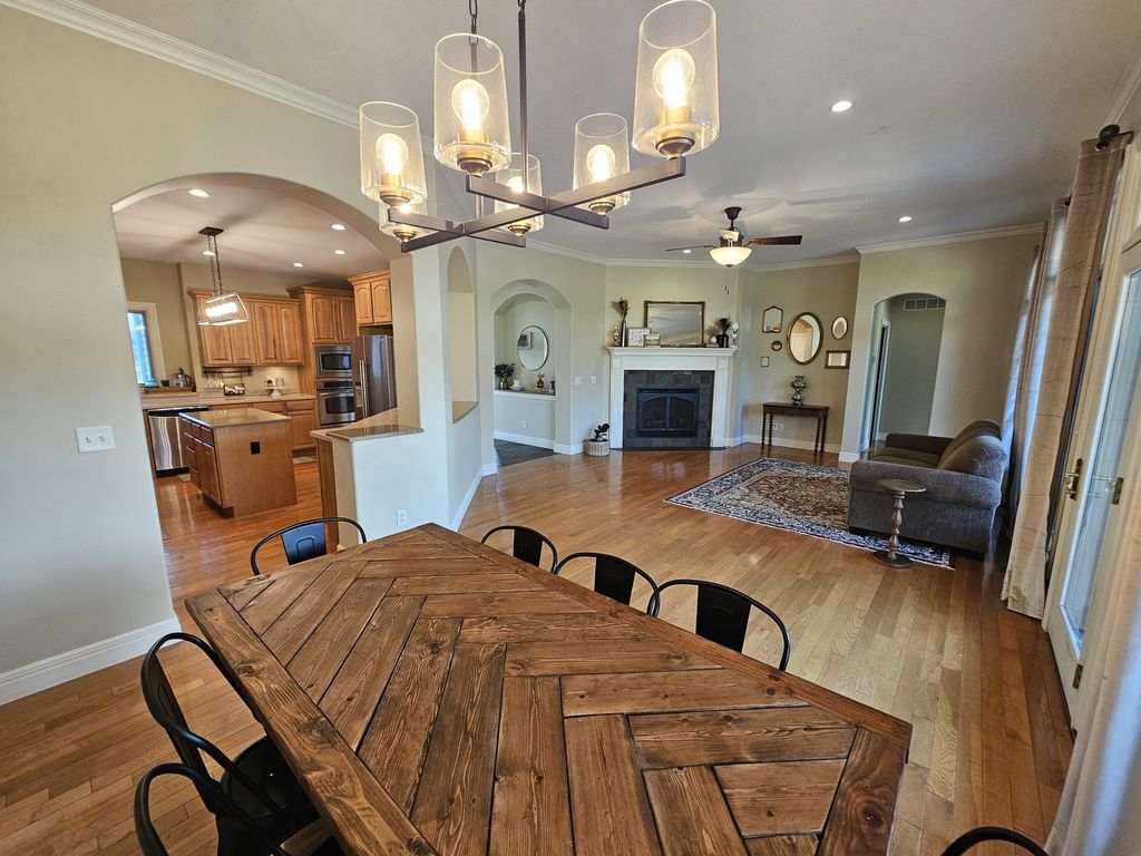 Image 32 of property listing at 15228 E Holland Drive, Mt Vernon, IL 62864