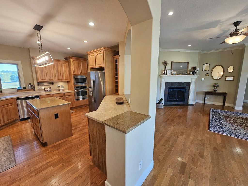 Image 33 of property listing at 15228 E Holland Drive, Mt Vernon, IL 62864