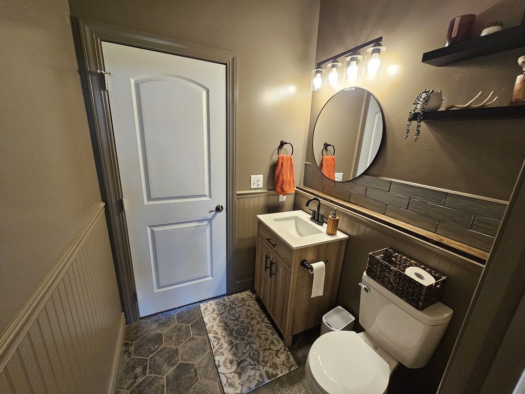 Image 35 of property listing at 15228 E Holland Drive, Mt Vernon, IL 62864