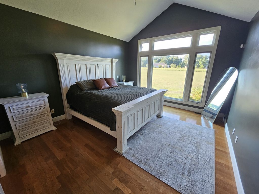 Image 36 of property listing at 15228 E Holland Drive, Mt Vernon, IL 62864