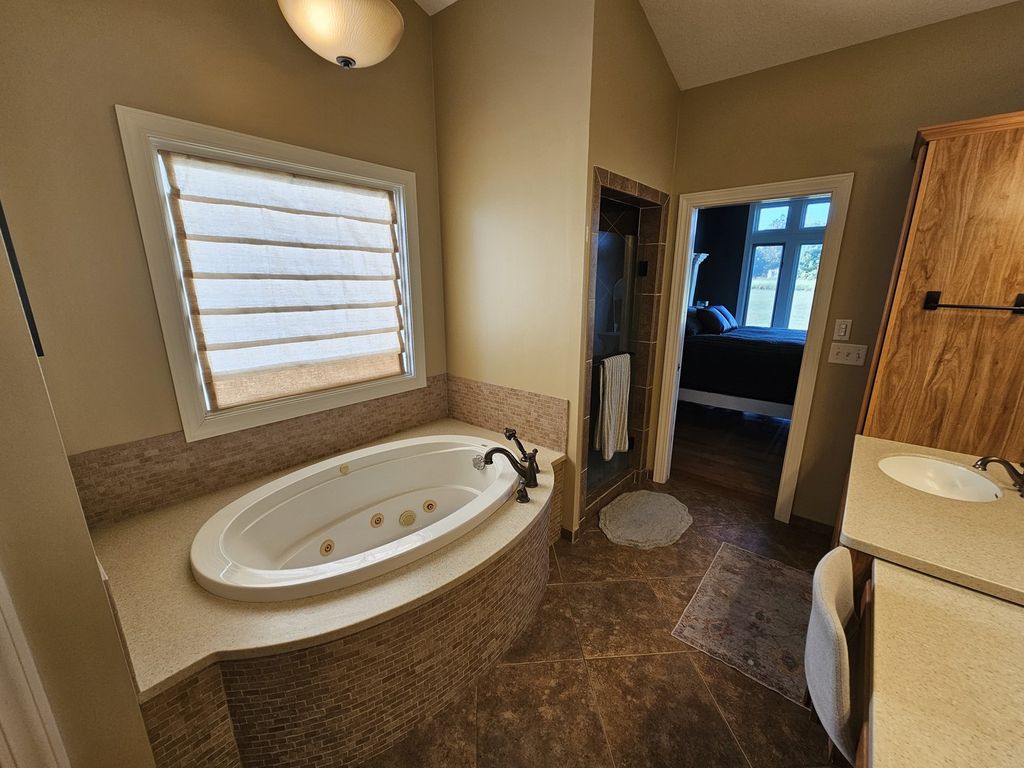 Image 39 of property listing at 15228 E Holland Drive, Mt Vernon, IL 62864