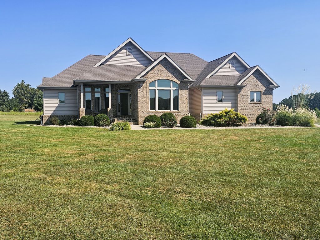Image 6 of property listing at 15228 E Holland Drive, Mt Vernon, IL 62864