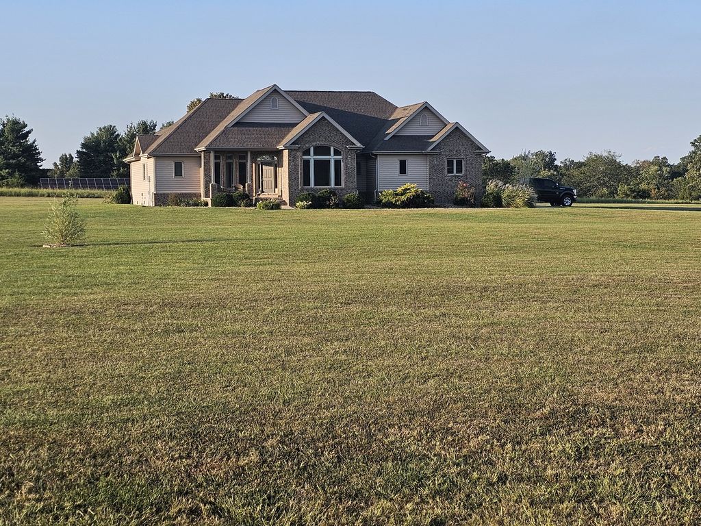 Image 52 of property listing at 15228 E Holland Drive, Mt Vernon, IL 62864